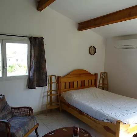 Holiday home Idependant Au Rez De Chaussee D'une Longere Terrasse , Jardin , Mezzanine 1 Lit Double , 2 Matelas Sur Mezzanine , Hauteur Limitee Pour Enfants Saint-Ambroix