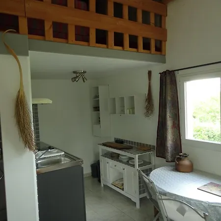 Holiday home Idependant Au Rez De Chaussee D'une Longere Terrasse , Jardin , Mezzanine 1 Lit Double , 2 Matelas Sur Mezzanine , Hauteur Limitee Pour Enfants Saint-Ambroix