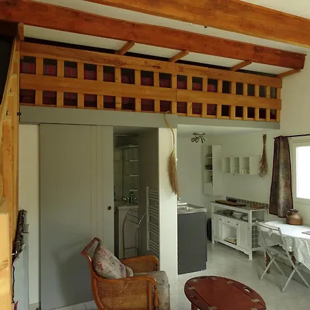 Holiday home Idependant Au Rez De Chaussee D'une Longere Terrasse , Jardin , Mezzanine 1 Lit Double , 2 Matelas Sur Mezzanine , Hauteur Limitee Pour Enfants