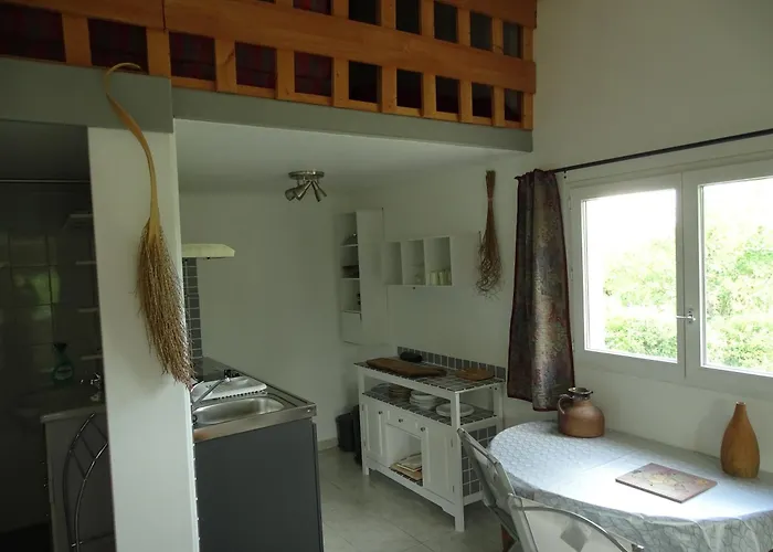 Casa de Férias Idependant Au Rez De Chaussee D'une Longere , Terrasse , Jardin Saint-Ambroix