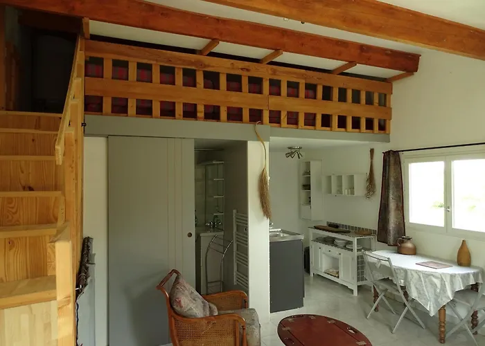 Casa de Férias Idependant Au Rez De Chaussee D'une Longere , Terrasse , Jardin